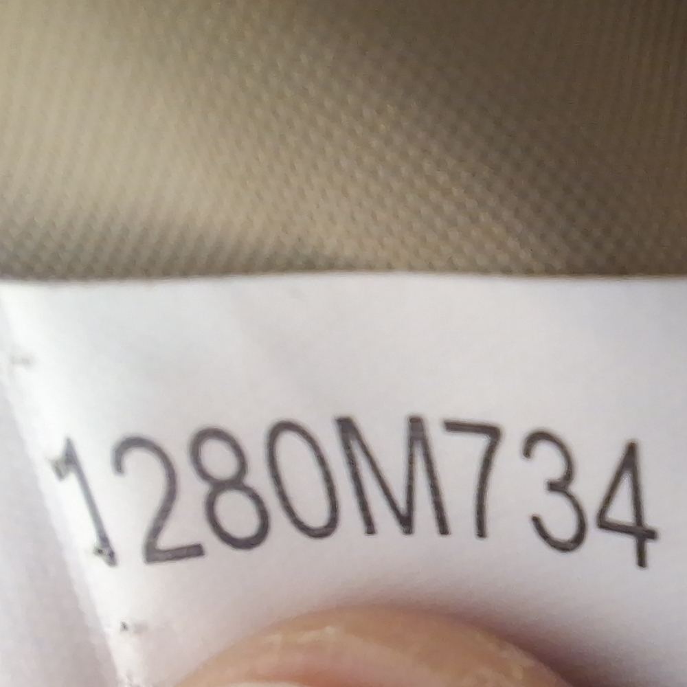 A Tahari short sleeve button-down top with a waist belt. Pre-loved - Picture 6 of 6